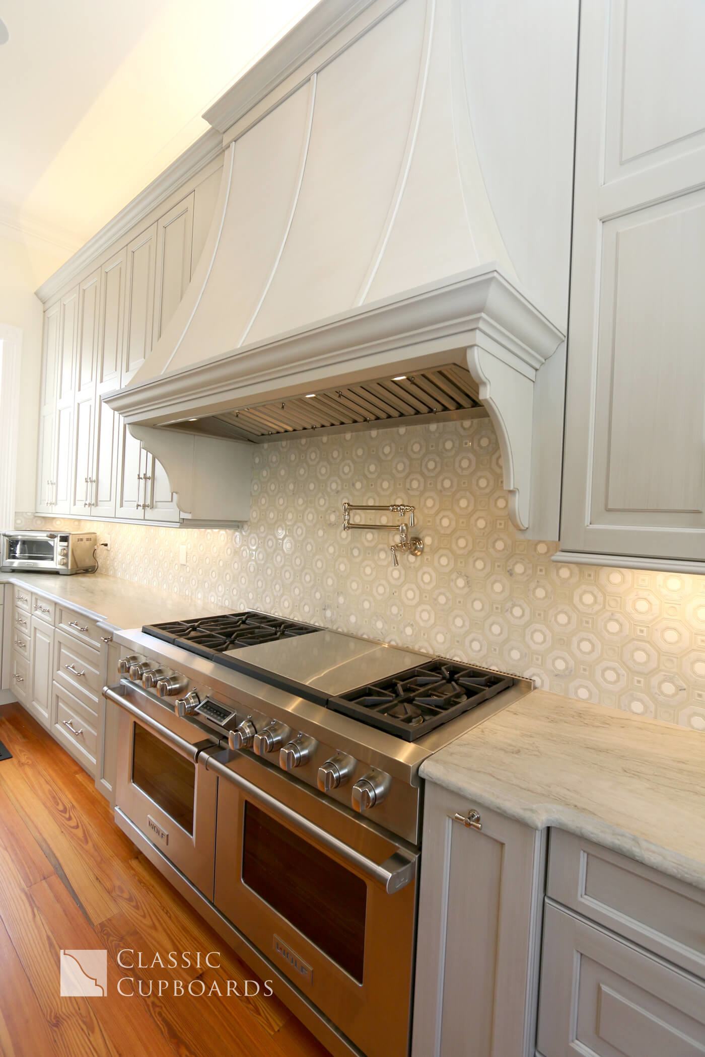 Custom stove hood with traditional style