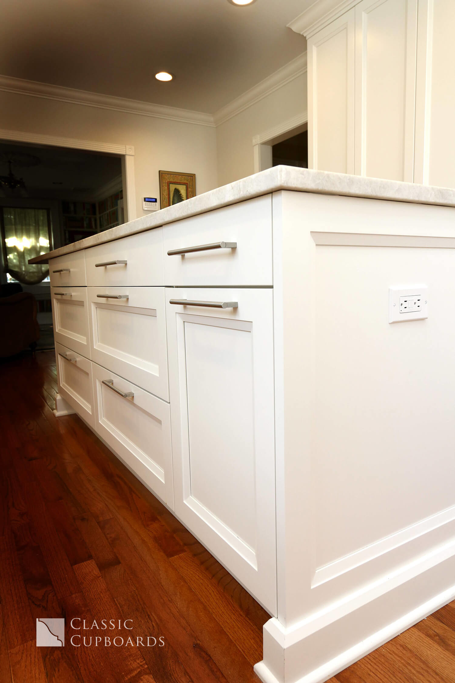 Transitional Kitchen Cabinets - Metairie Gardens | Classic Cupboards