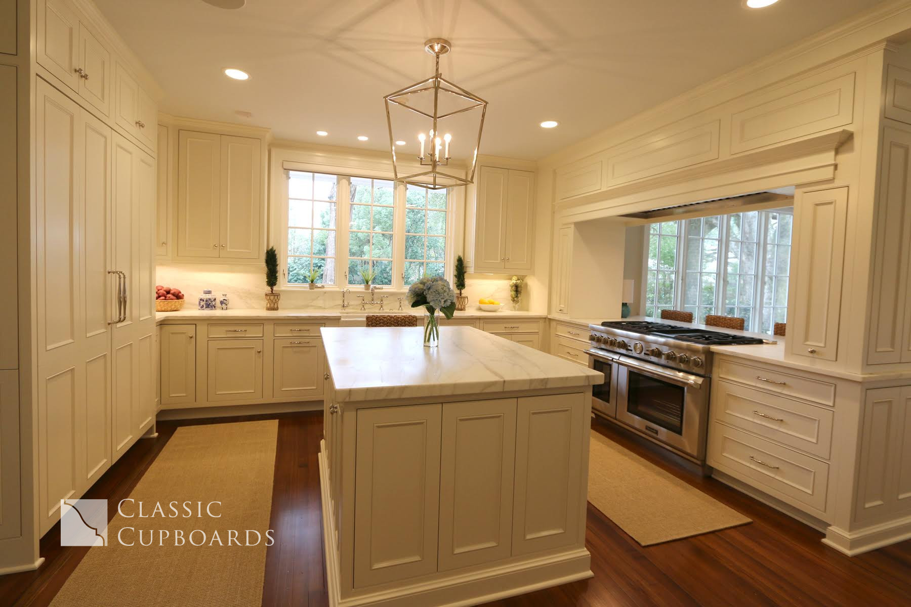 Traditional Kitchen design and custom cabinets