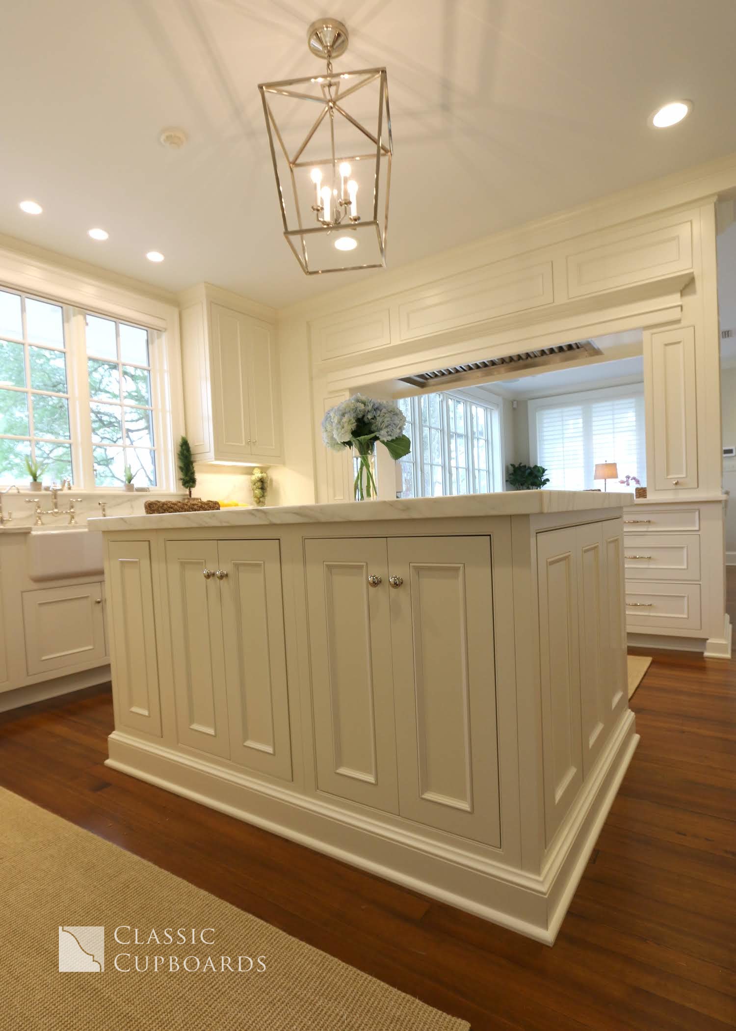 traditional style kitchen island